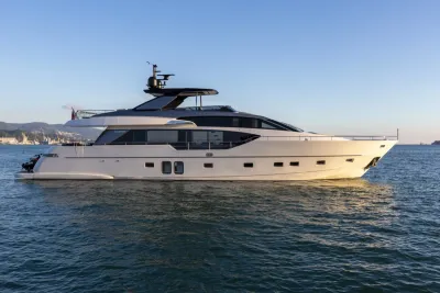 QUEEN MARTINA | Luxury Motor Yacht for Sale | C&N