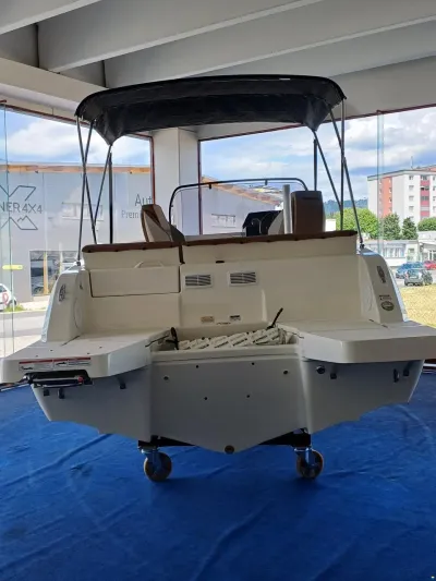 Quicksilver 605 SUNDECK