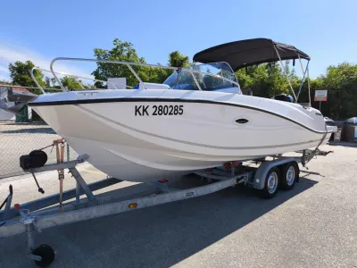 Quicksilver 675 Activ Sundeck
