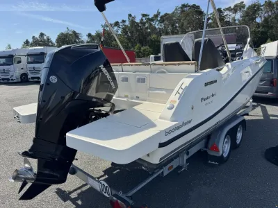Quicksilver 675 Active Sundeck