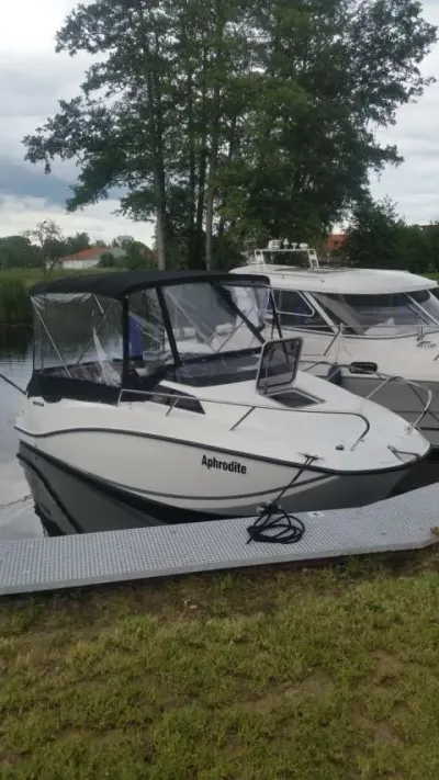 Quicksilver Activ 555 Cabin