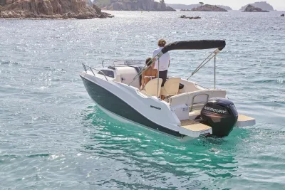 Quicksilver Activ 555 Cabin