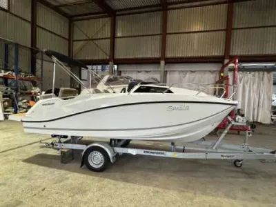 Quicksilver Activ 555 Cabin mit Mercury 80 PS