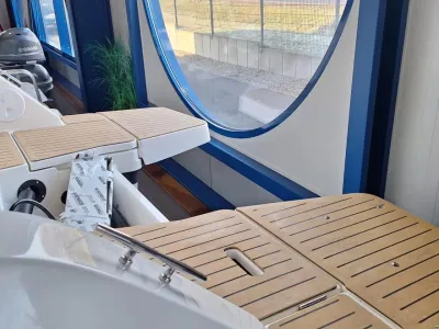Quicksilver Activ 605 Sundeck