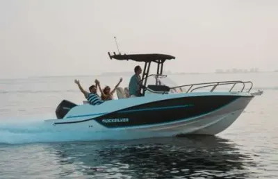 Quicksilver Activ 705 Open mit 150PS und Trailer