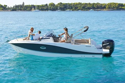 Quicksilver Activ 755 Sundeck