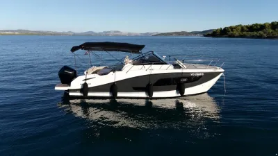 Quicksilver Activ 875 Sundeck