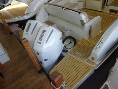 Quicksilver Activ 875 Sundeck