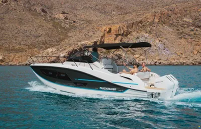 Quicksilver Activ 875 Sundeck