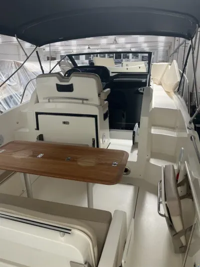 Quicksilver Active 875 sundeck