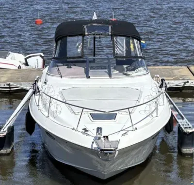Regal 3260 Commodore