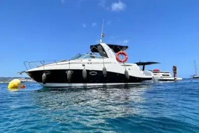 Rinker 260 Express Cruiser
