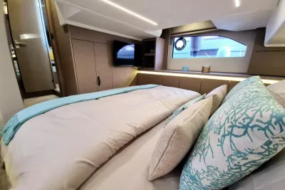 Riviera 6000 Sport Yacht Platinum Edition 2020