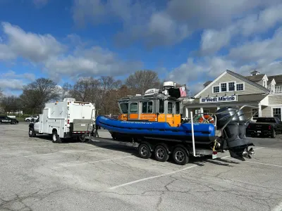 SAFE Boats Defender 25 2004