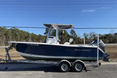 Sea Hunt Triton 225 2011
