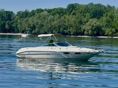 Sea Ray 220 Signature Select Overnighter