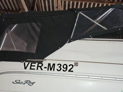 Sea Ray 250 Express Cruiser