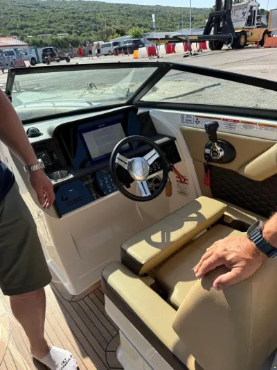 Sea Ray 270 SDX