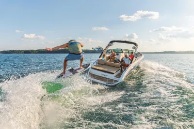 Sea Ray SDX250E SURF & Trailer