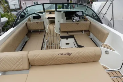 Sea Ray SDX250E & Trailer