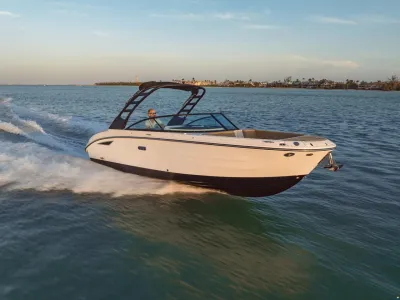 Sea Ray SDX270E & Trailer