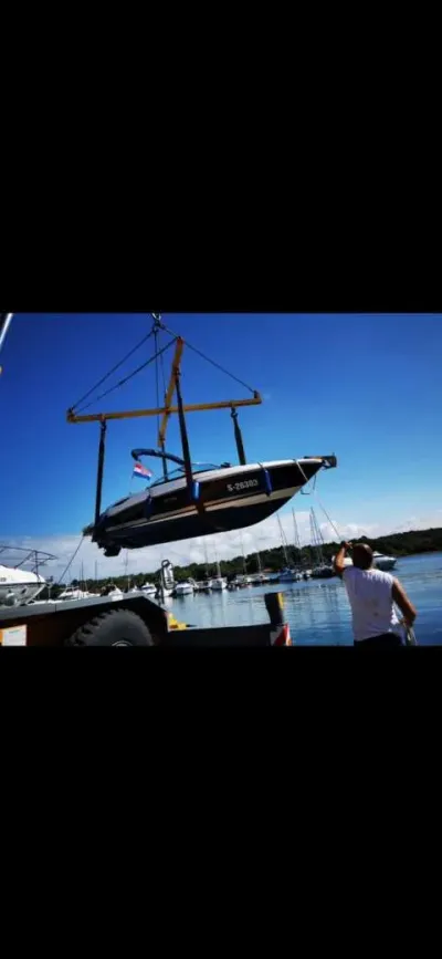 Sea Ray SLX 210