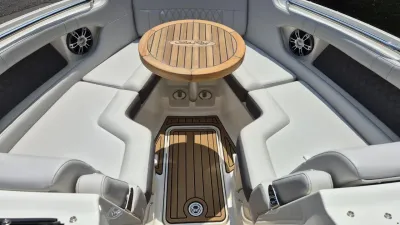 Sea Ray SLX 250 Europe