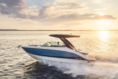 Sea Ray SLX260E & Trailer
