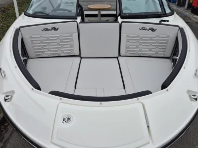 Sea Ray SPX 210 Europe