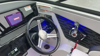 Sea Ray SPX 210 Outboard