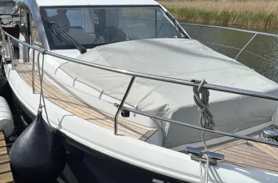 Sealine C330