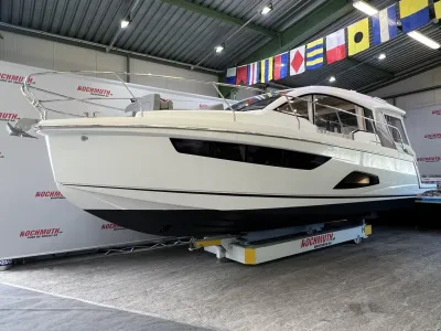 Sealine C330