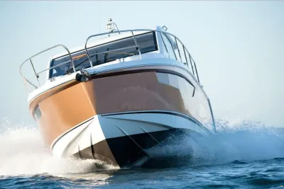 Sealine C330