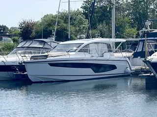 Sealine C335