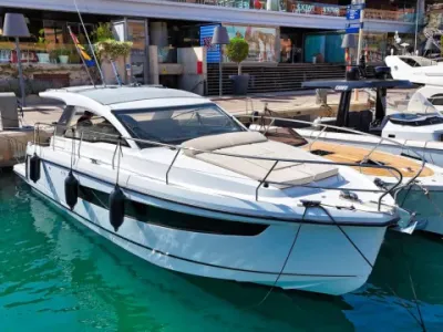 Sealine S 335