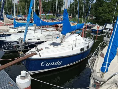 Segelboot Sagitta 20, dänisches Kielboot aus GFK mit 6 PS Motor