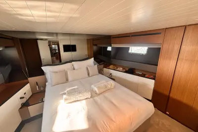 Sunseeker 74 Sport Yacht 2018