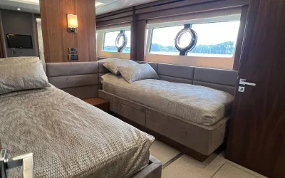 Sunseeker 88 Yacht 2011