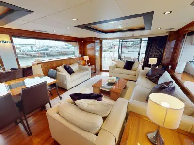 Sunseeker 88 Yacht