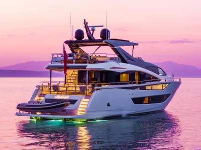 Sunseeker 88 Yacht