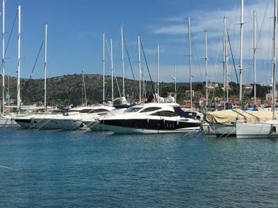 Sunseeker Predator 52