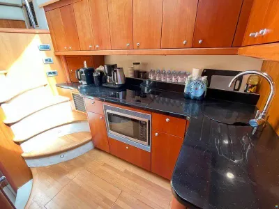 Sunseeker Predator 52