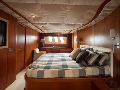 Sunseeker Predator 82