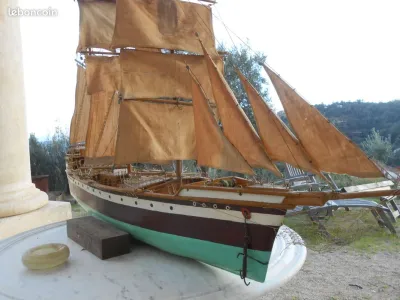 Superbe maquette d'un grand voilier