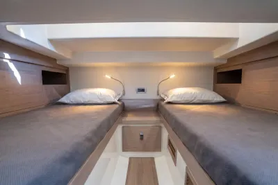 Tiara Yachts 48 LS 2022