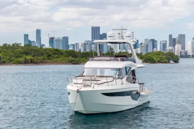 Tiara Yachts 56 LS 2026