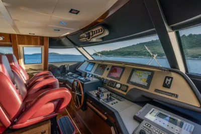 Trinity Yachts CUSTOM 2011