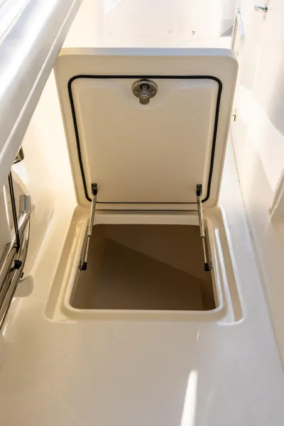 Vanquish Yachts VQ45 Veloce Hardtop 2023