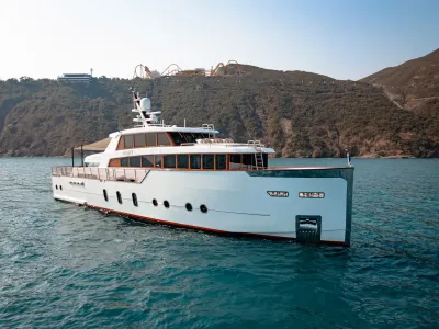 VERO | Luxury Motor Yacht for Sale | C&N