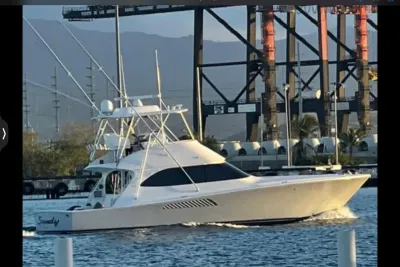 Viking 50 Convertible 2012